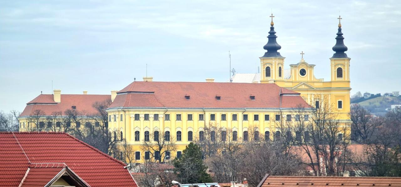 Moma Central Oradea Buitenkant foto